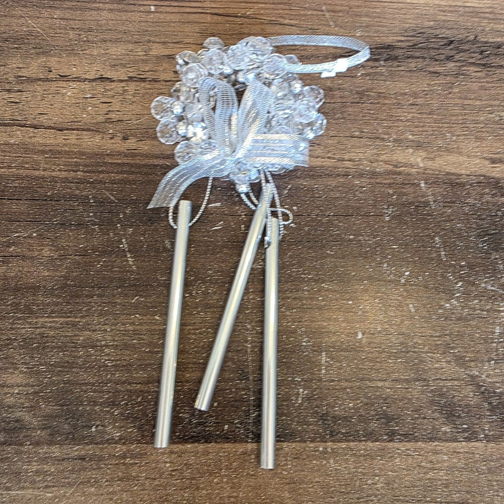 Vintage Avon Exclusive Shimmering Windchime Ornament Christmas‎ Silver Wreath